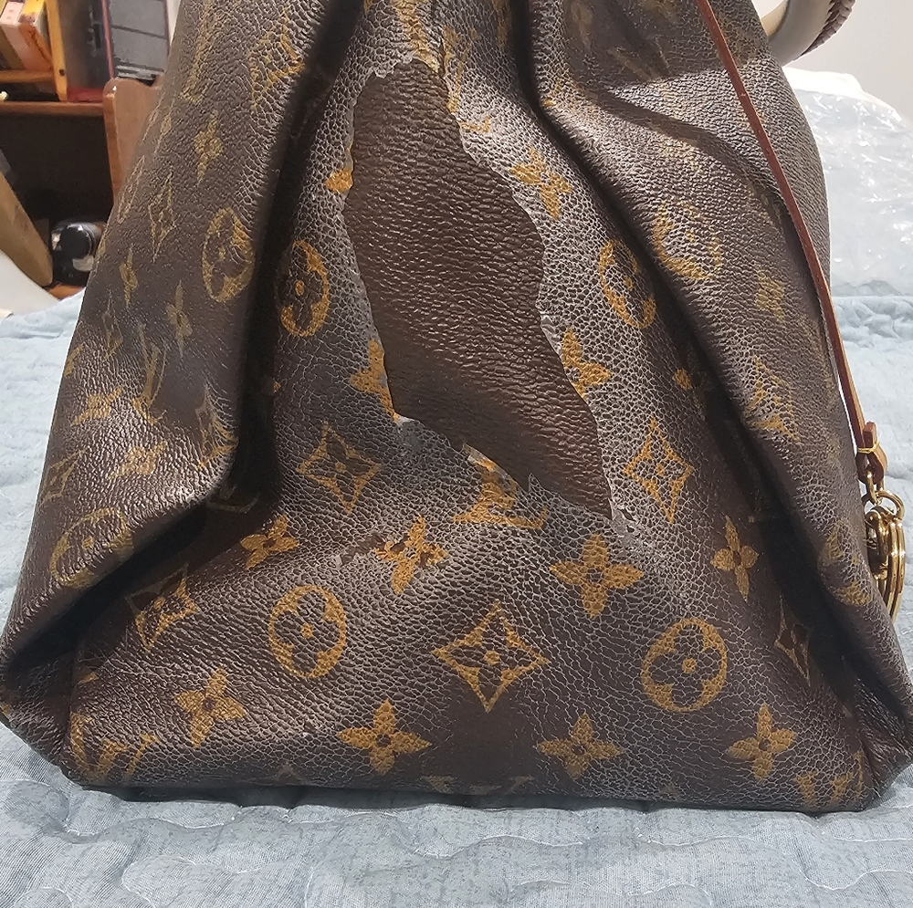 Louis Vuitton Artsy MM Monogram Hobo Bag, Read Description - Picture 4 of 16